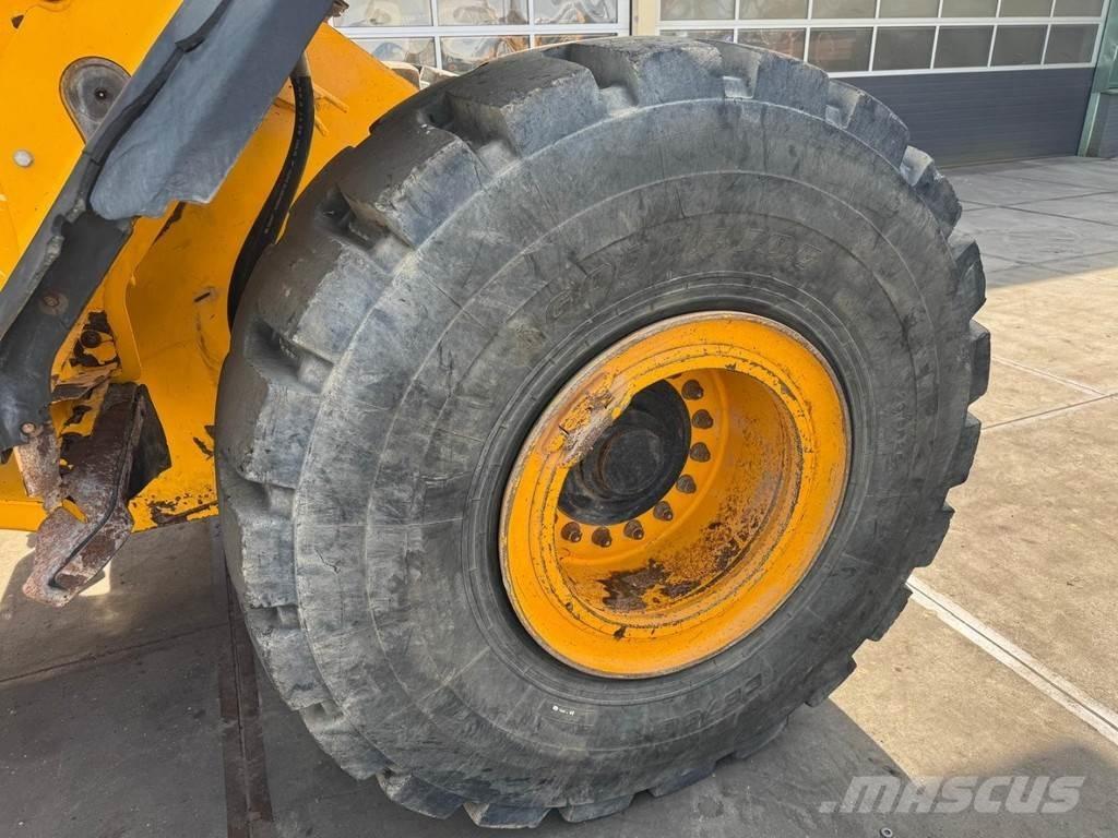 JCB 457 Фронтальные погрузчики