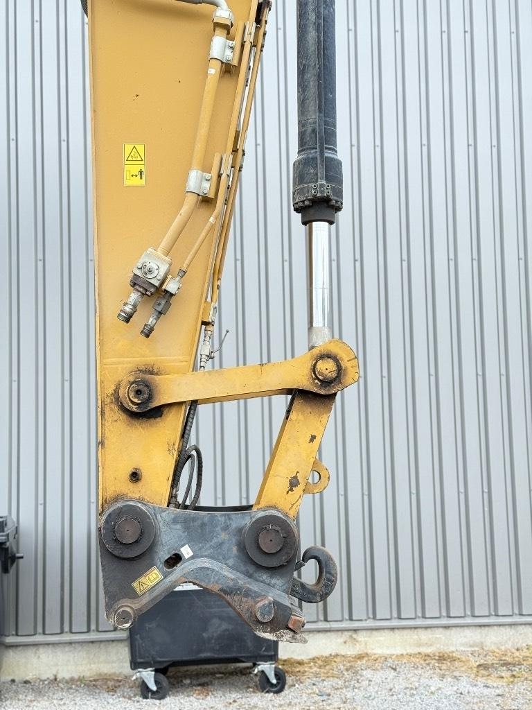 CAT 326 F L Гусеничные экскаваторы