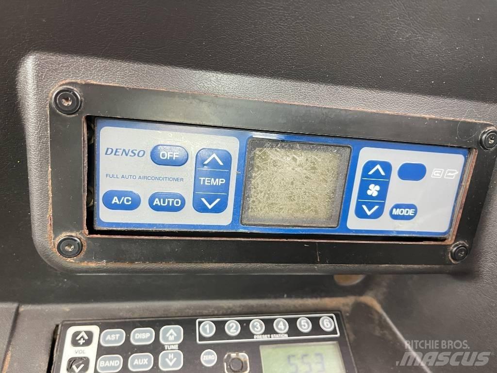 Takeuchi TB 295W Колёсные экскаваторы