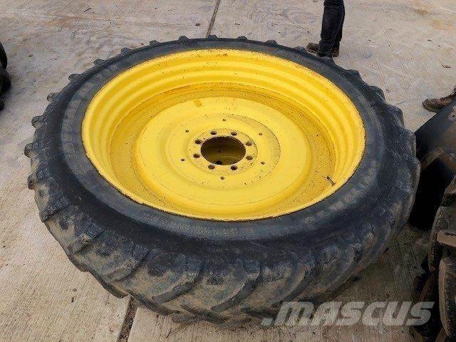  300/95R46 Шины и колёса