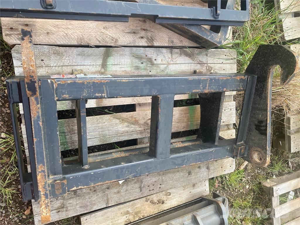  ADAPTOR PLATE Сельскохозяйственные телескопические погрузчики