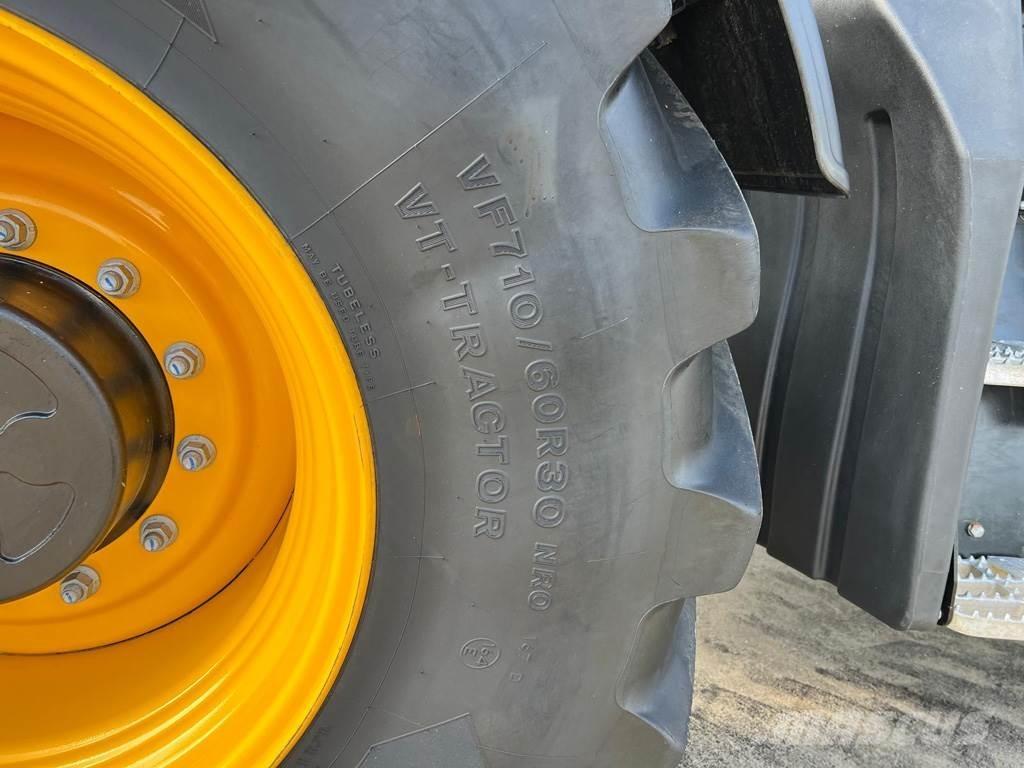 JCB 4220 ICON Трактора