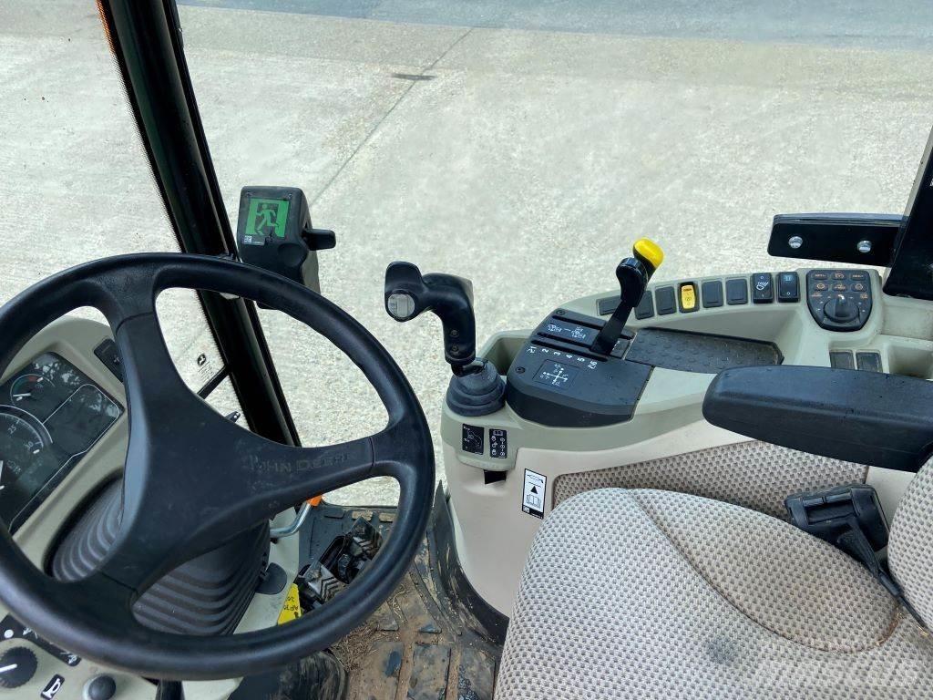 John Deere 3046R Коммунальные тракторы