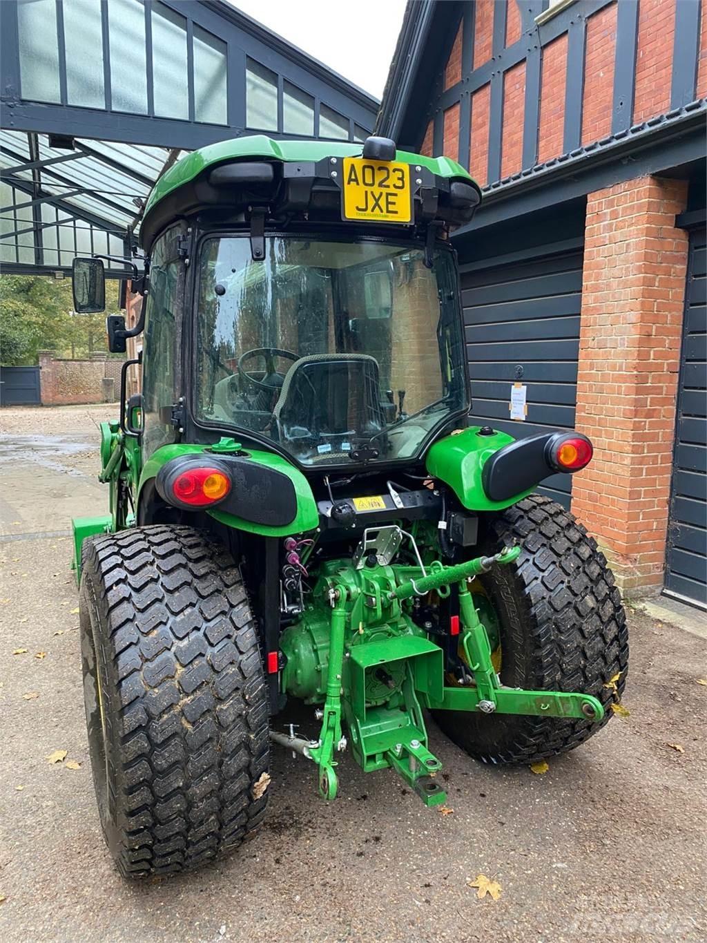 John Deere 4066R Коммунальные тракторы