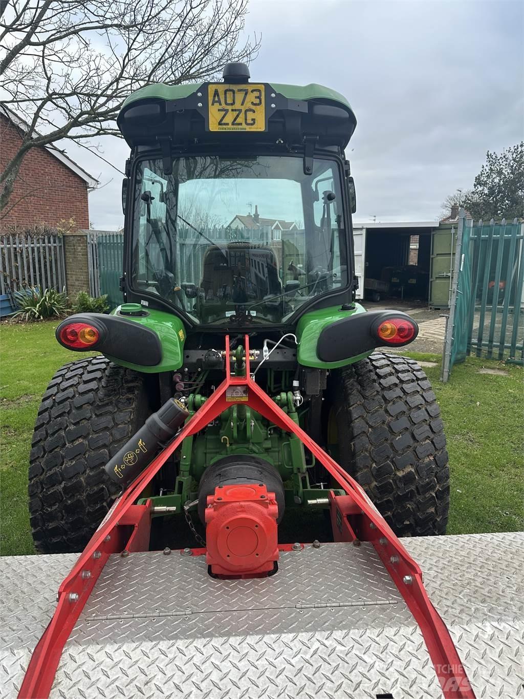 John Deere 4066R Коммунальные тракторы