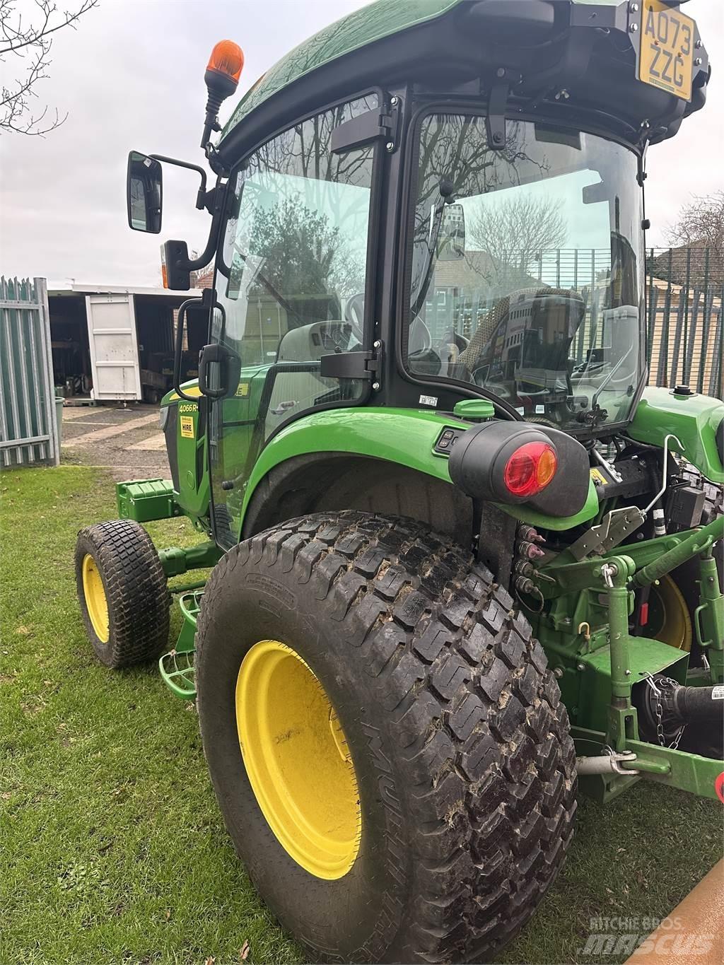 John Deere 4066R Коммунальные тракторы