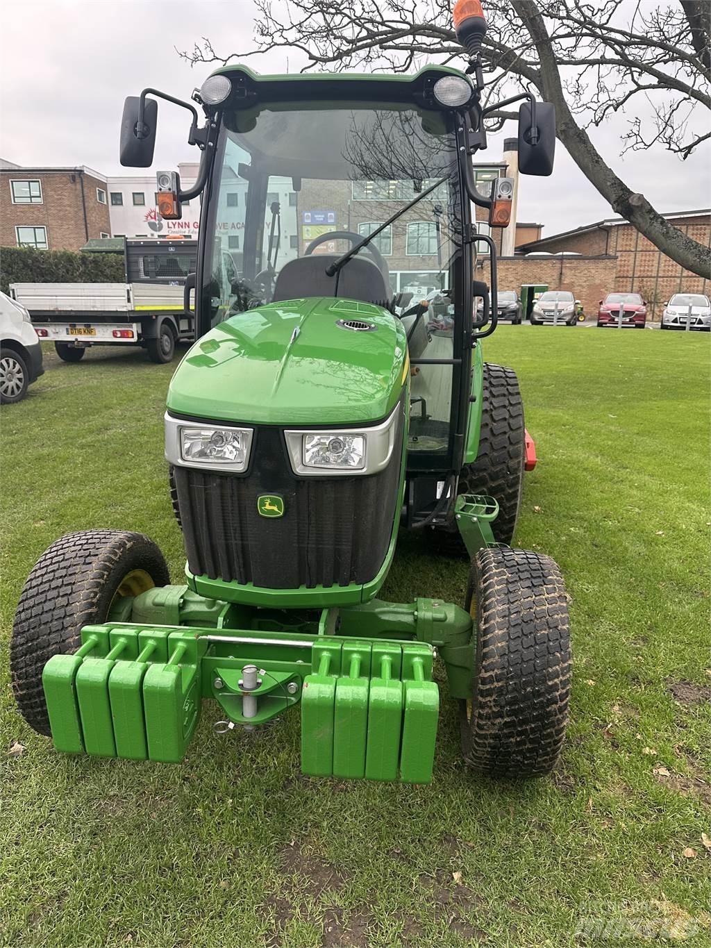 John Deere 4066R Коммунальные тракторы