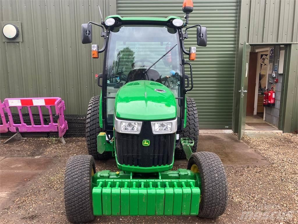 John Deere 4066R Коммунальные тракторы