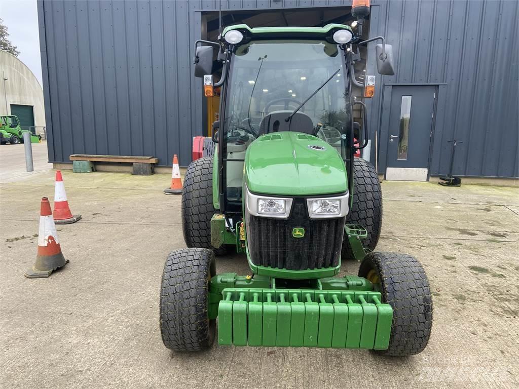 John Deere 4066R Коммунальные тракторы
