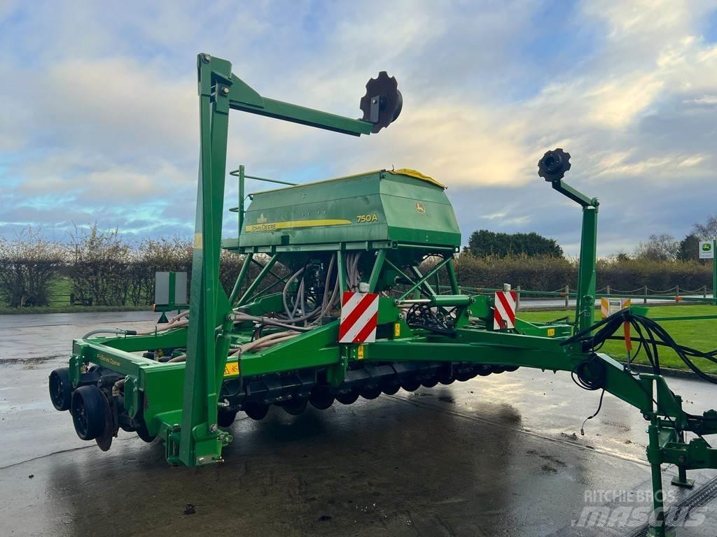 John Deere 750A Сеялки