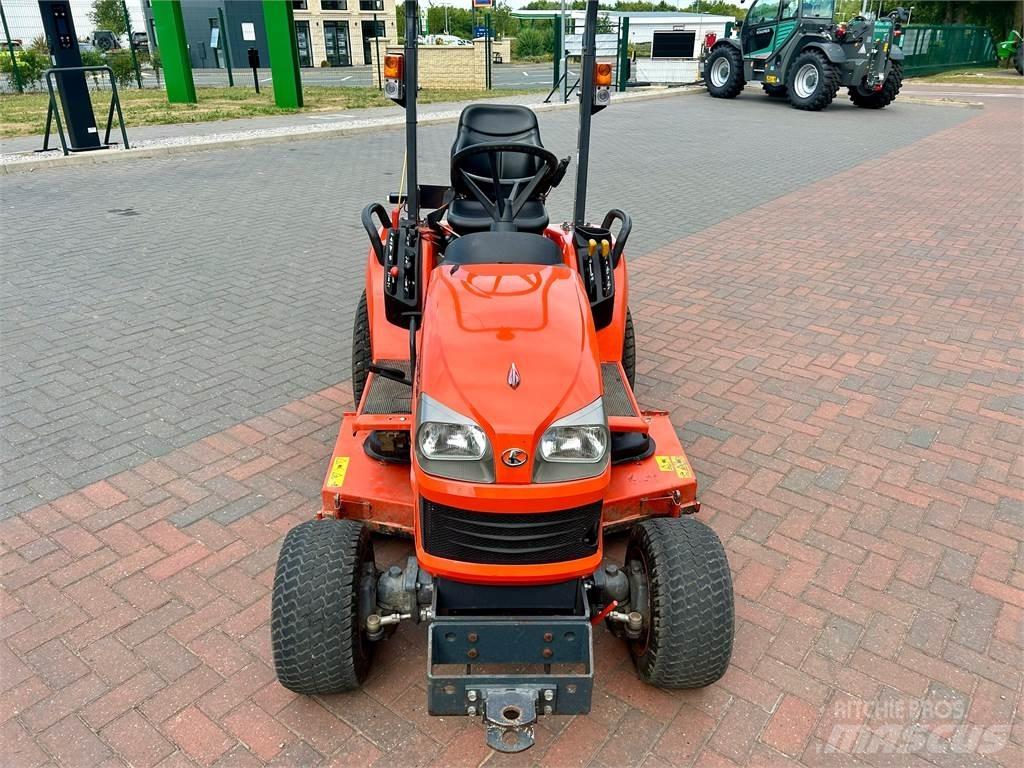 Kubota BX2350 Коммунальные тракторы