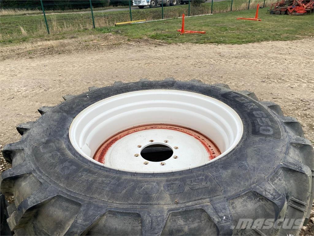 Kuhn 600/65R38 Шины и колёса