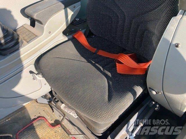 Yanmar SV120 Малые экскаваторы 7т-12т