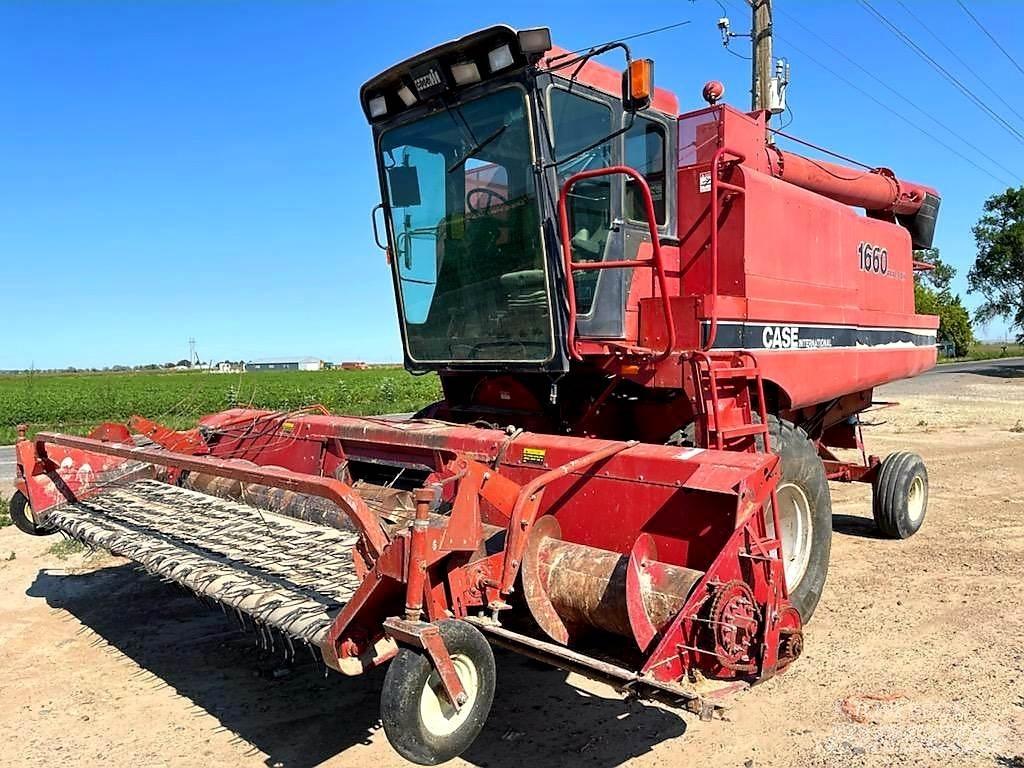 Case IH 1660 Зерноуборочные комбайны