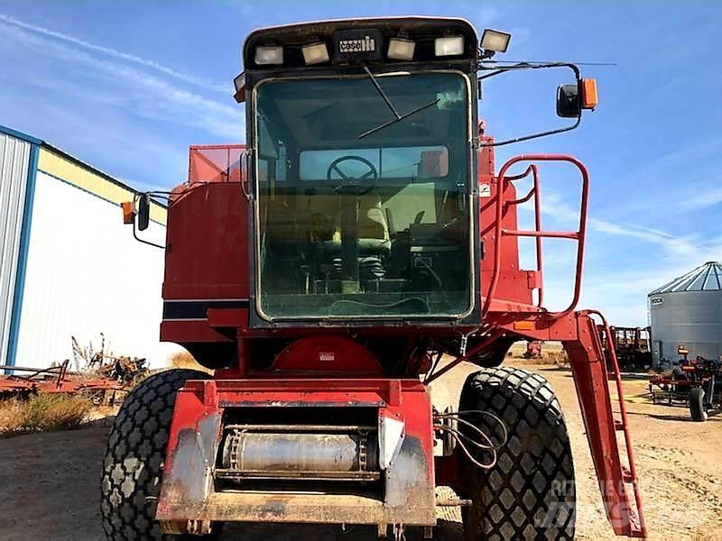 Case IH 1660 Зерноуборочные комбайны