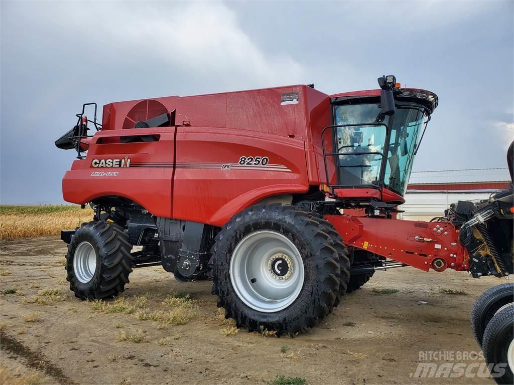 Case IH 8250 Зерноуборочные комбайны