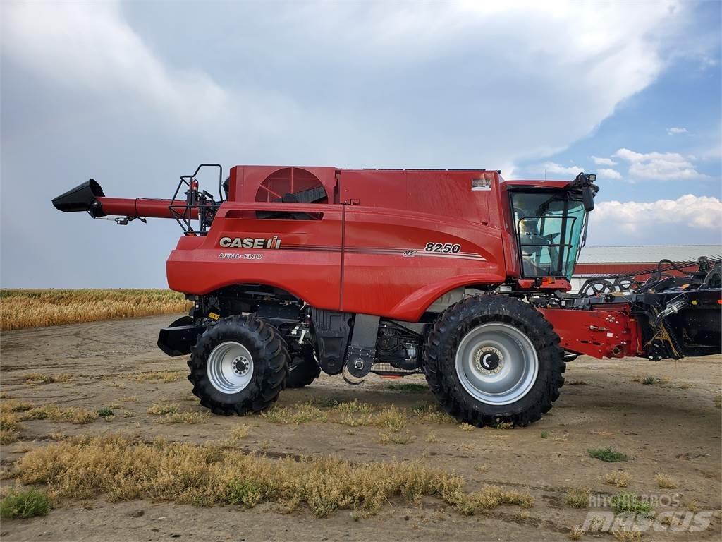 Case IH 8250 Зерноуборочные комбайны