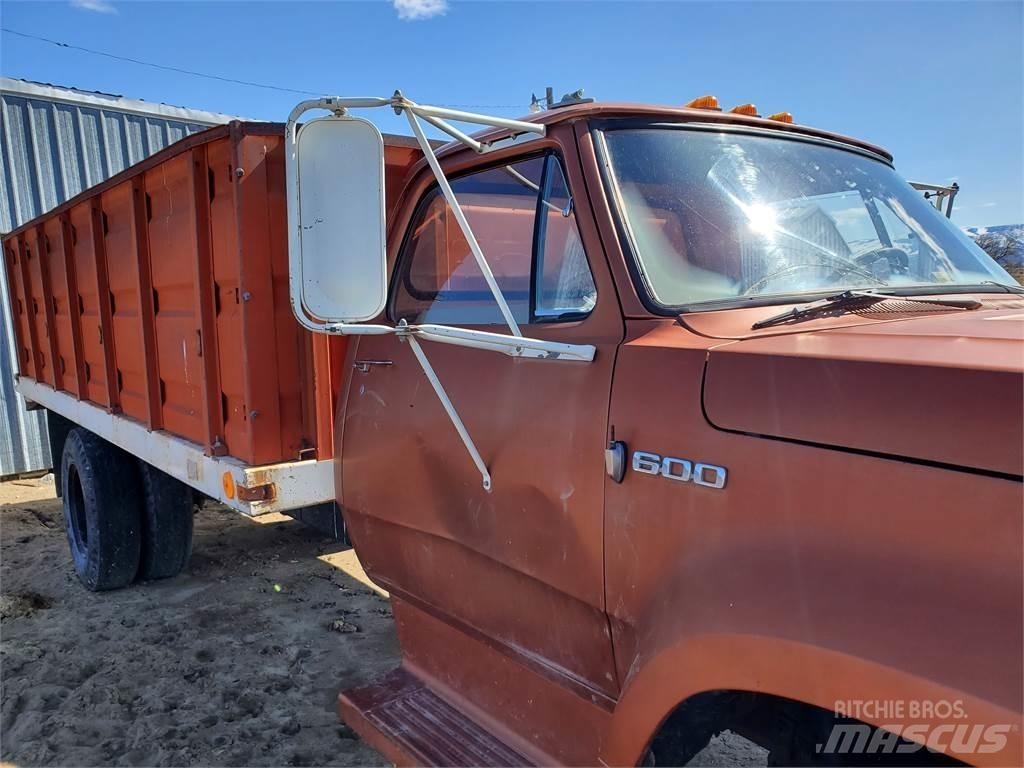 Dodge D600 Специальные грузовики