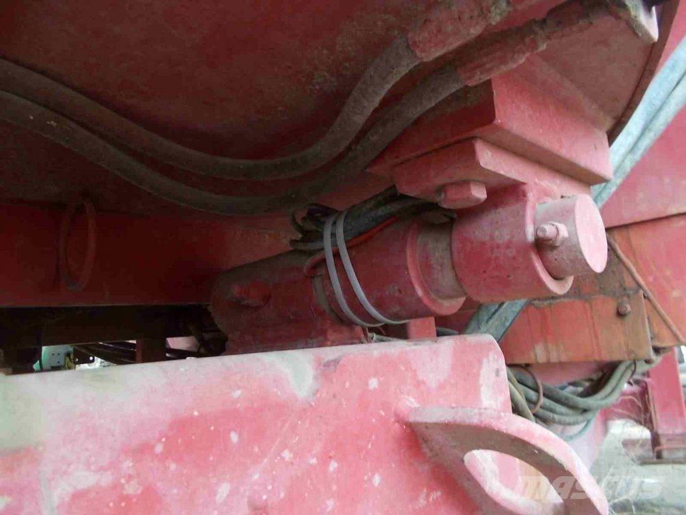  Loewen 1022 Кормораздатчики