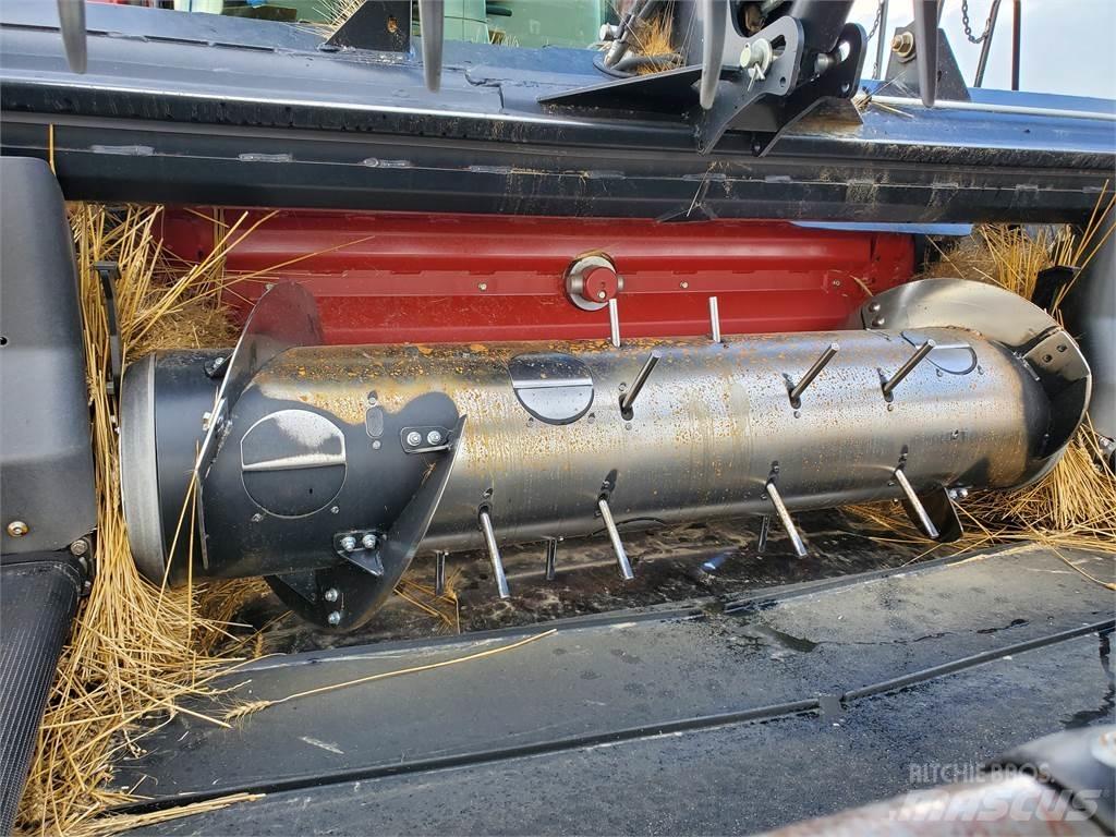 MacDon D65-D Зерноуборочные комбайны