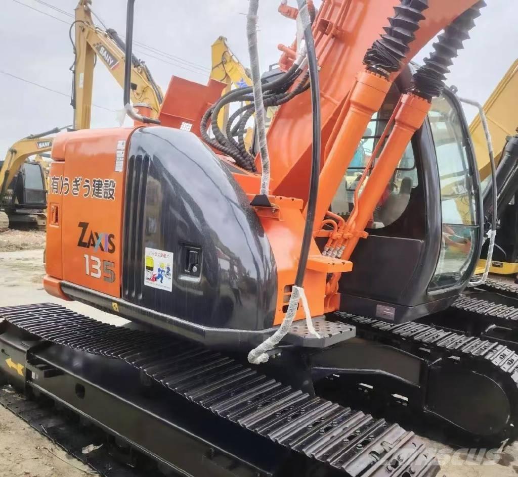 Hitachi 135US-6 Гусеничные экскаваторы
