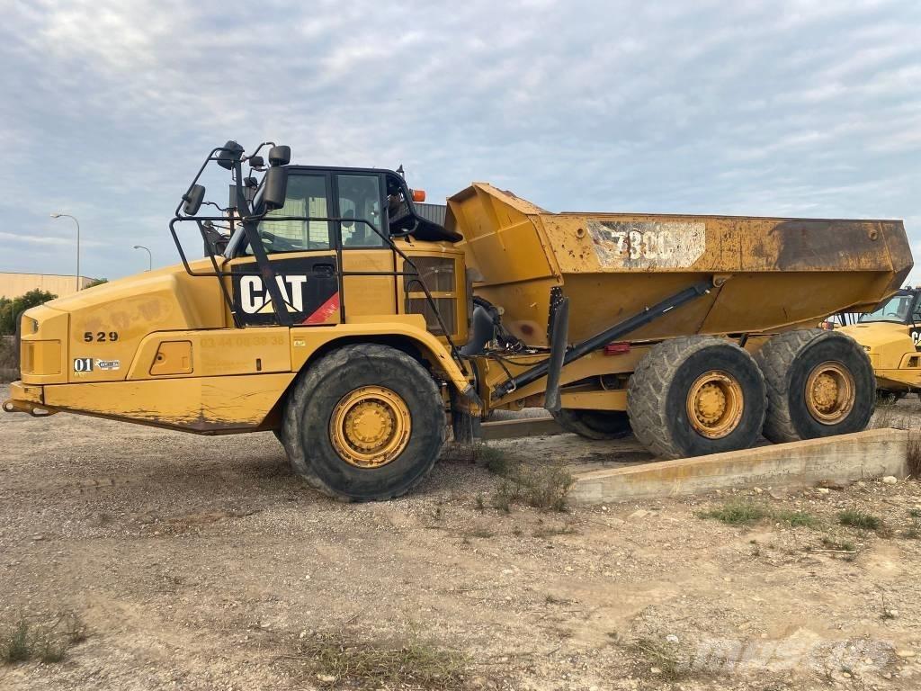 CAT 730 C Шарнирно-сочленённые самосвалы