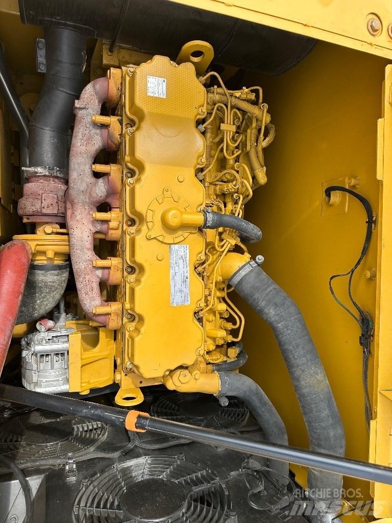 CAT CAT320 Малые экскаваторы 7т-12т