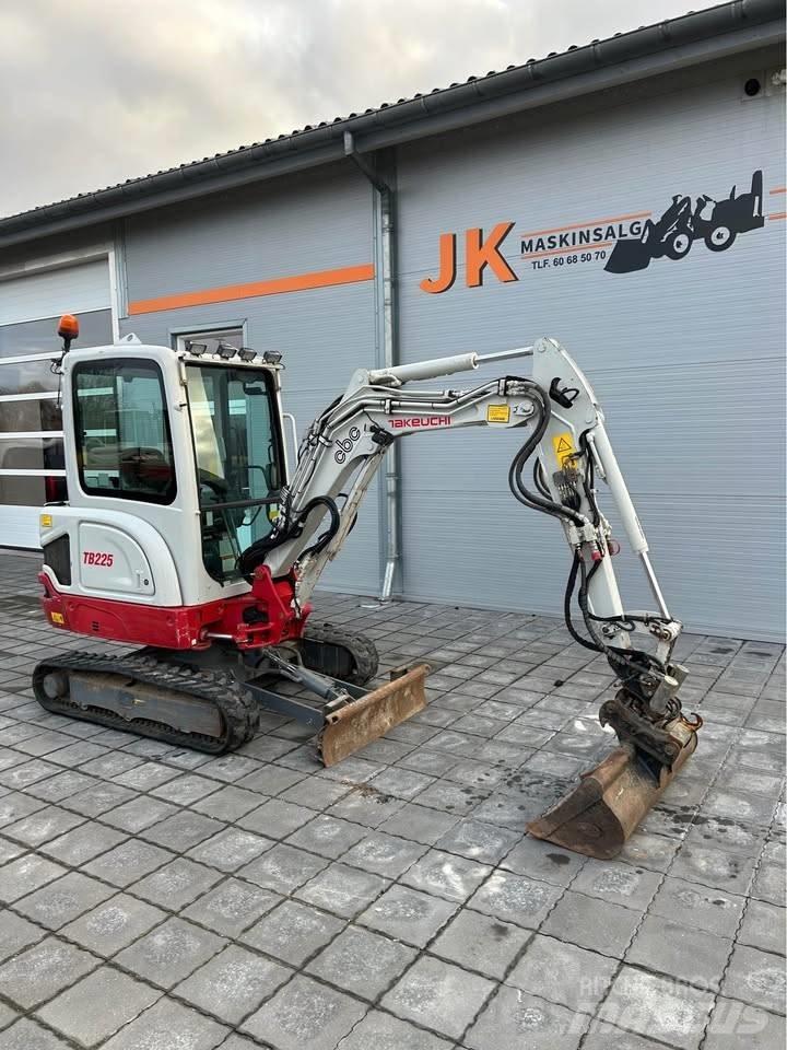 Takeuchi TB 225 Мини-экскаваторы