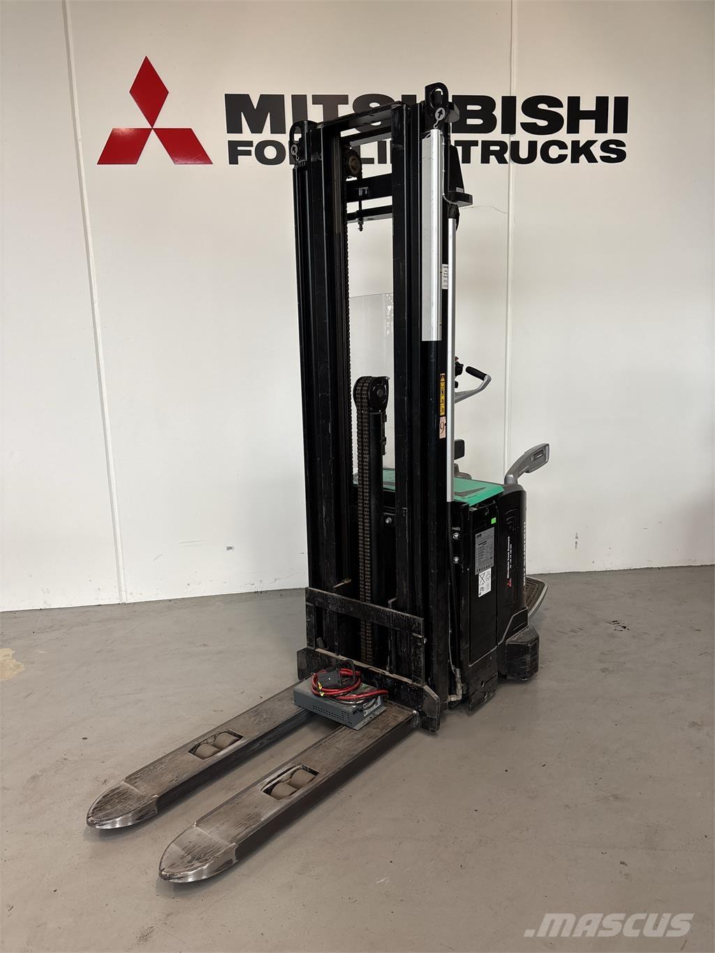 Mitsubishi SBV16N Самоходные электроштабелёры