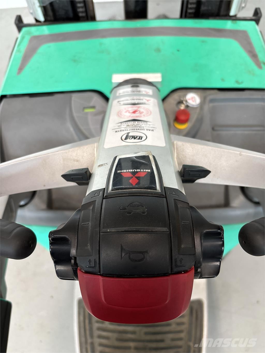 Mitsubishi SBV16N Самоходные электроштабелёры