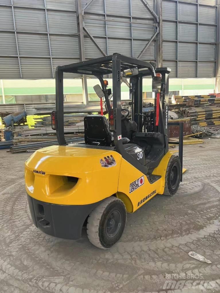 Komatsu FD 30 T-17 Дизельные погрузчики