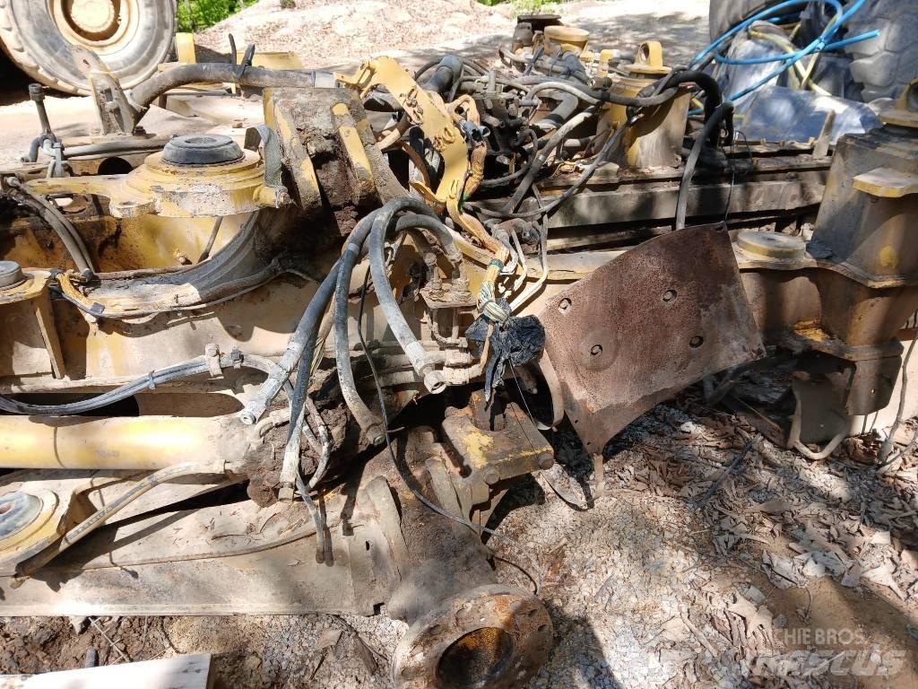CAT 730 Шарнирно-сочленённые самосвалы