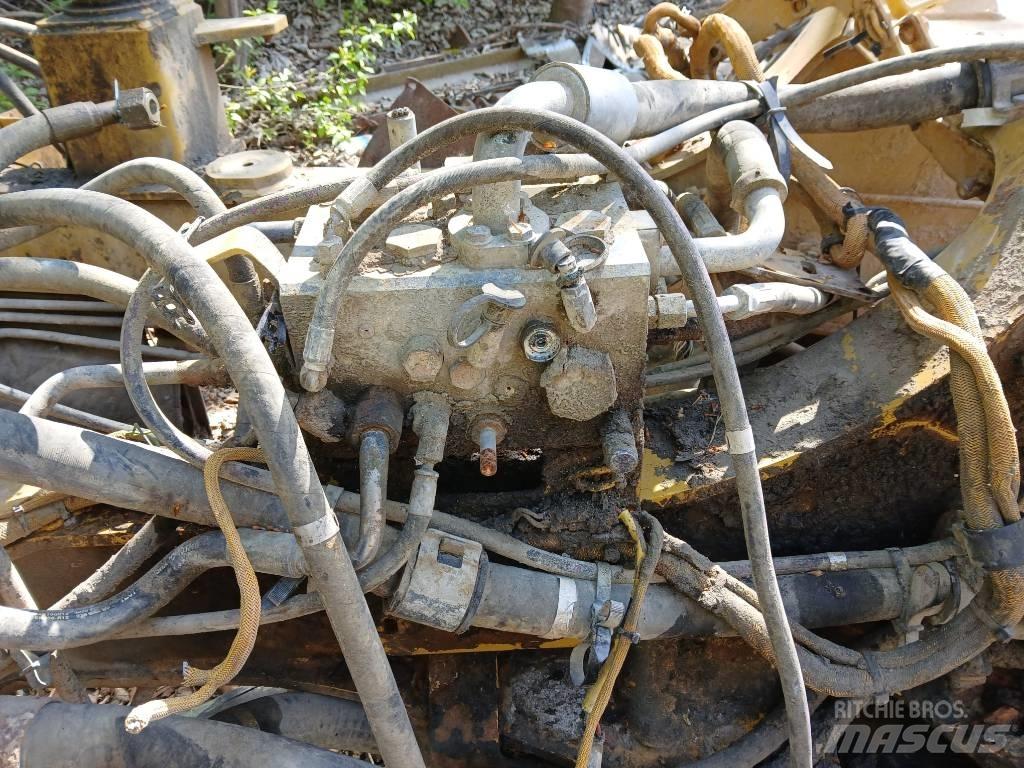 CAT 730 Шарнирно-сочленённые самосвалы