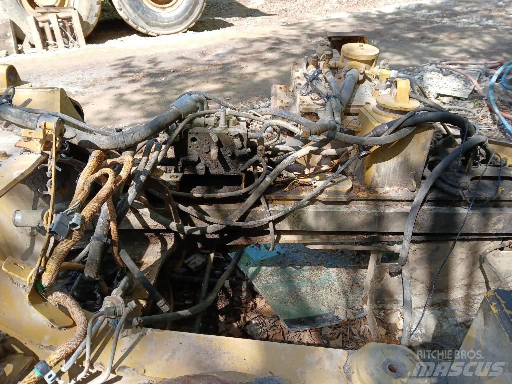 CAT 730 Шарнирно-сочленённые самосвалы