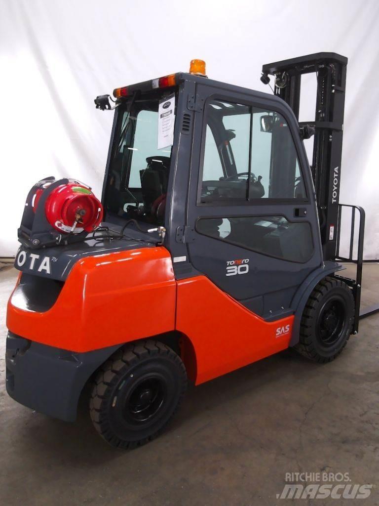Toyota 02-8FGF30 Газовые погрузчики