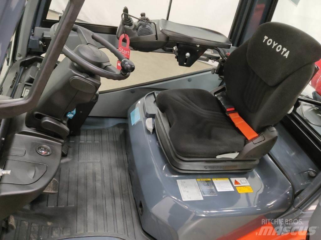Toyota 02-8FGF30 Газовые погрузчики