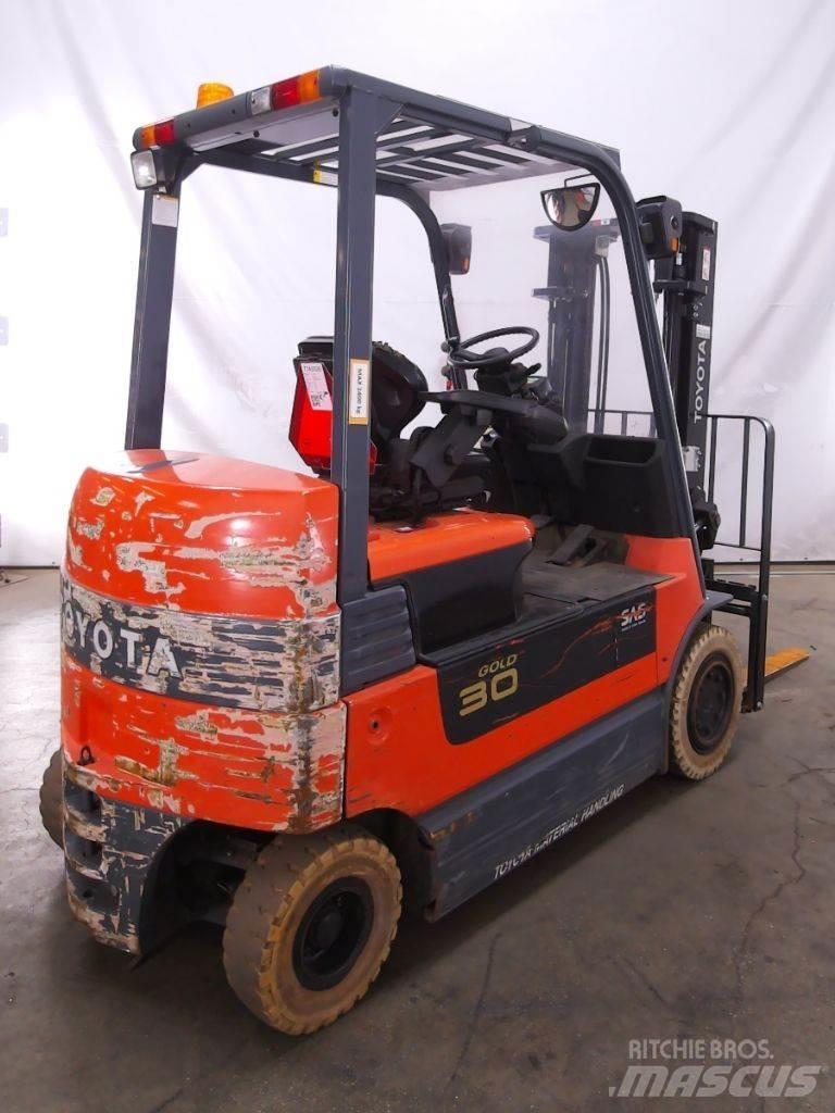 Toyota 7FBMF30 Электропогрузчики