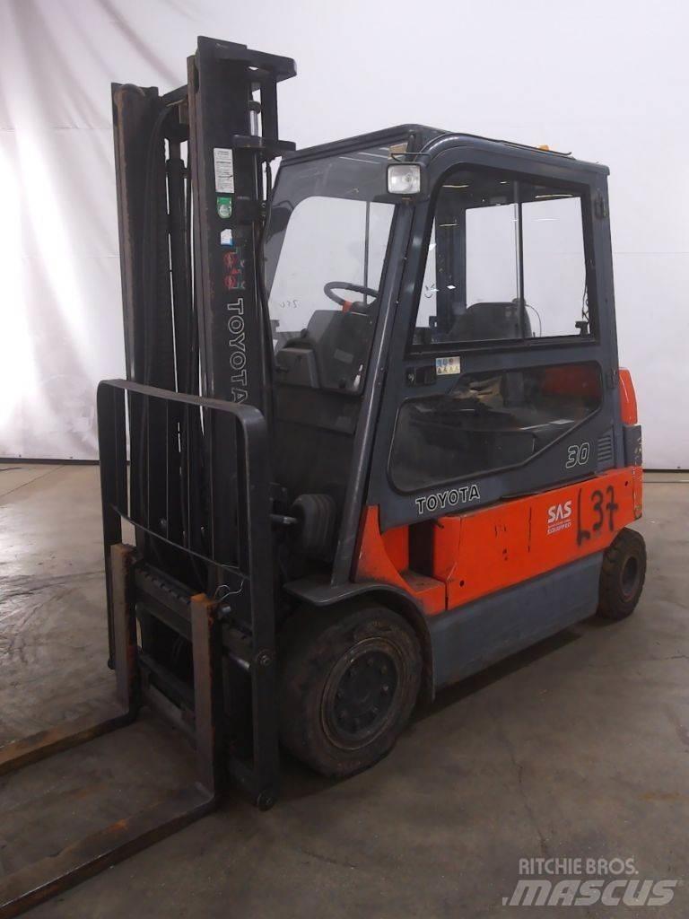 Toyota 7FBMF30 Электропогрузчики