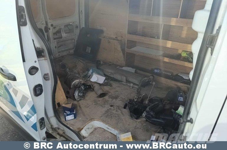 Renault Trafic Цельнометаллический фургоны