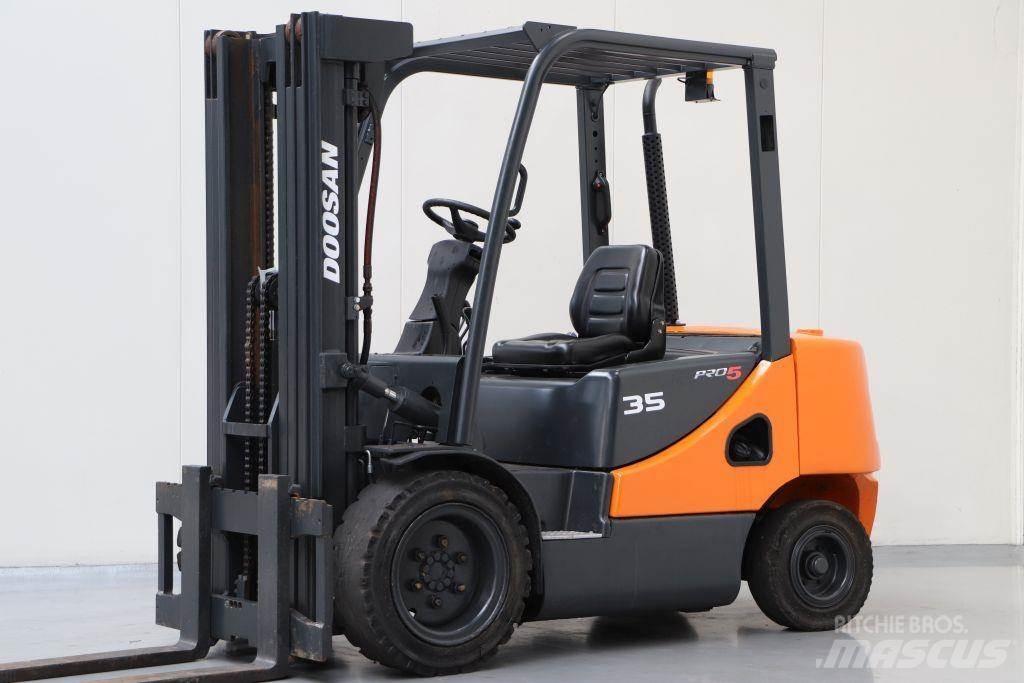 Doosan D35S Дизельные погрузчики