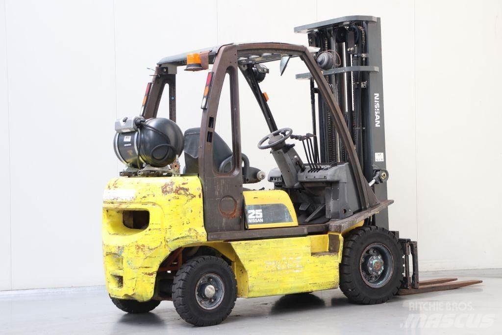 Nissan UD02A25PQ Газовые погрузчики