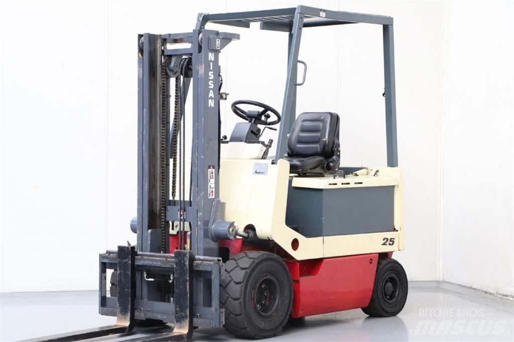 Nissan UM02L25U Электропогрузчики