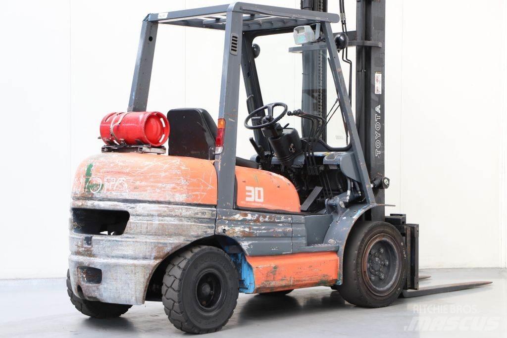 Toyota 02-6FGF30 Газовые погрузчики