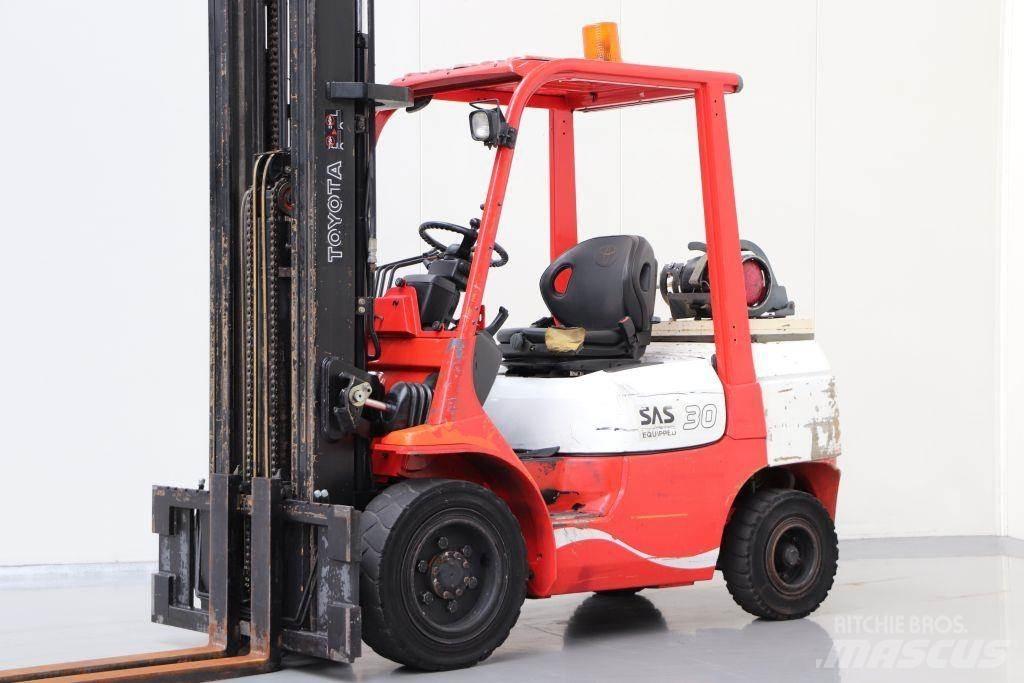 Toyota 02-7FGF30 Газовые погрузчики