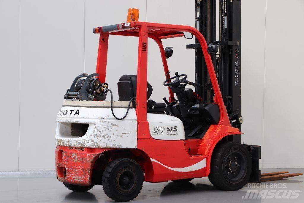 Toyota 02-7FGF30 Газовые погрузчики