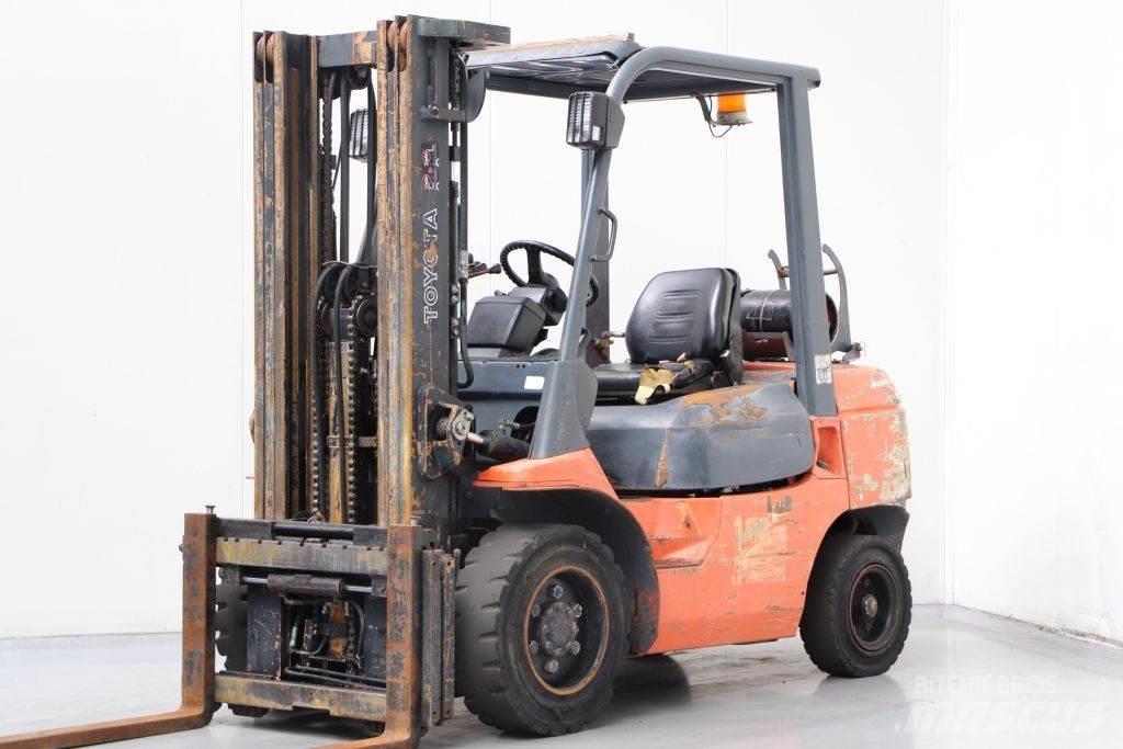 Toyota 02-7FGF30 Газовые погрузчики