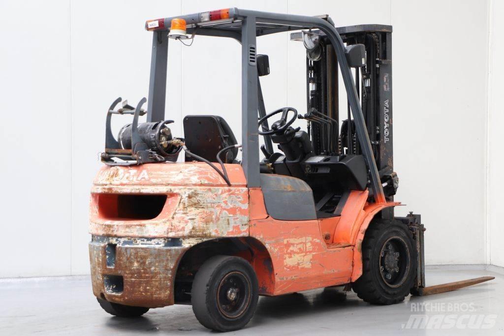 Toyota 02-7FGF30 Газовые погрузчики
