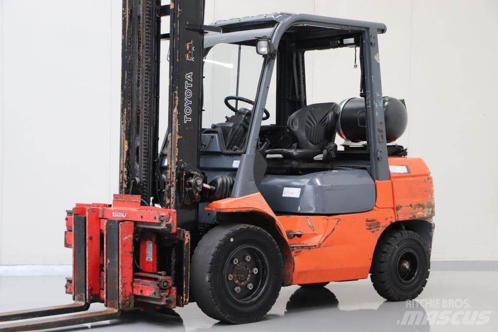 Toyota 02-7FGJF35 Газовые погрузчики