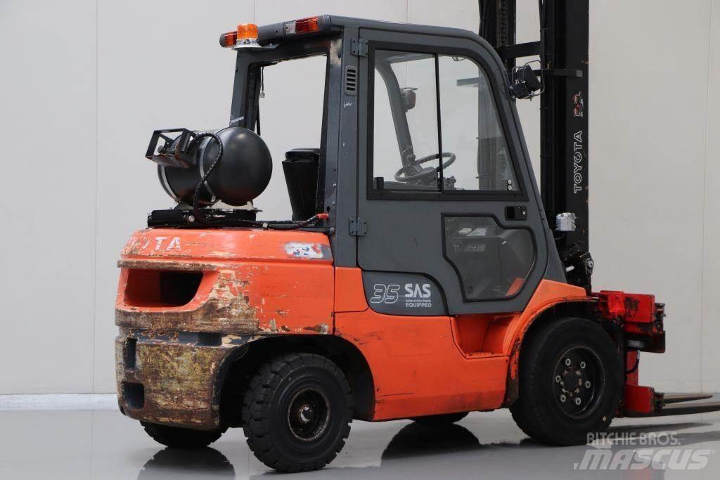 Toyota 02-7FGJF35 Газовые погрузчики