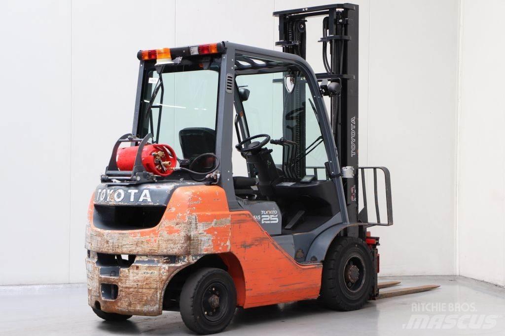 Toyota 02-8FGF25 Газовые погрузчики